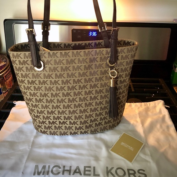 MK Bundle 🎁🎄 - Picture 4 of 5